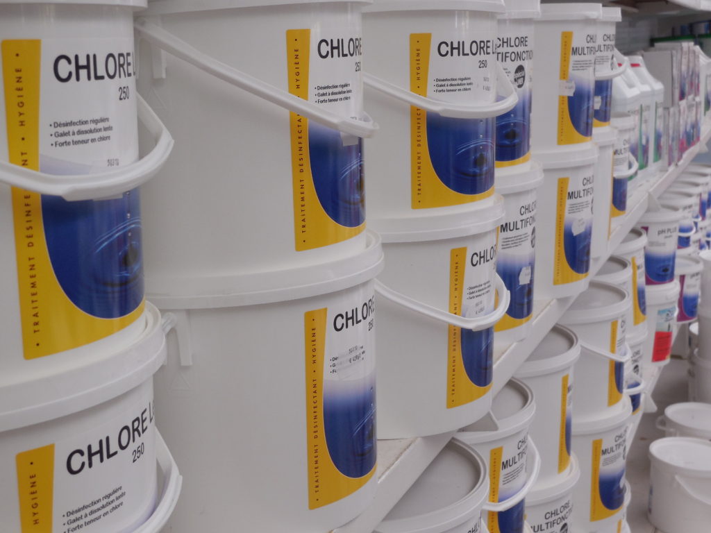 Produits d'entretien pour piscine (chlore)