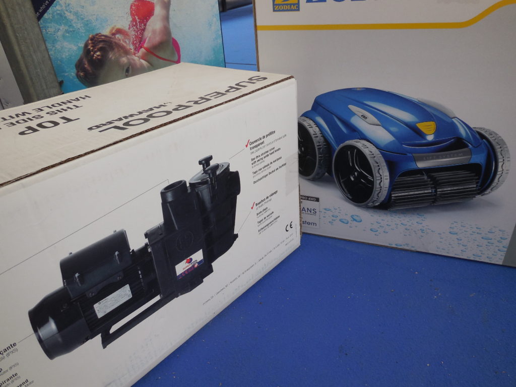 Pompes et robots de nettoyage pour piscine